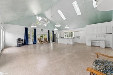 Perfectly positioned on Clear Lake's desirable south shore, this - photo 7
