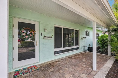 Welcome to 500 SE 8th Avenue, a beautifully updated 2-bedroom - photo 4