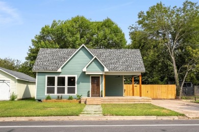 Cedar Creek Lake Home For Sale in Kemp Texas