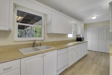 Don't miss this sprawling 3-bedroom, 2-bath CBS home, newly - photo 29