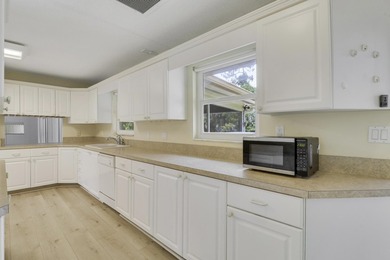 Don't miss this sprawling 3-bedroom, 2-bath CBS home, newly - photo 36