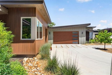 Architecture meets golf course luxury. Perched along the 14th - photo 17