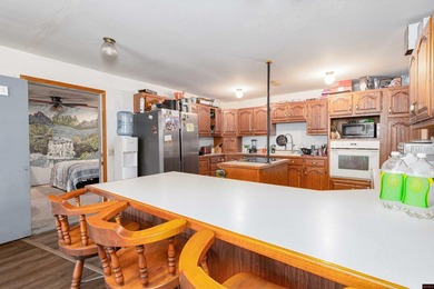 Ideal Family Retreat: This remarkable property offers an ideal - photo 18