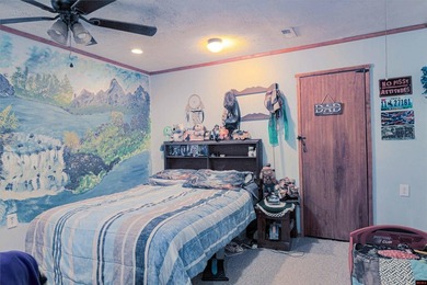 Ideal Family Retreat: This remarkable property offers an ideal - photo 25