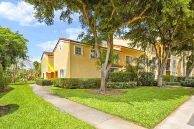 Welcome to fun Florida living at the Yacht Club, a hidden gem on - photo 6