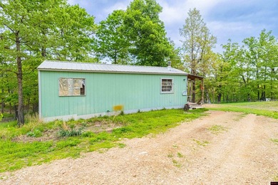 Ideal Family Retreat: This remarkable property offers an ideal - photo 42