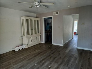 Affordable home in Great Bridge minutes to Greenbrier mall $10K+ - photo 2
