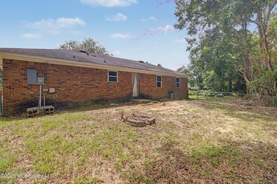 Located on a quiet cul-de-sac just north of I-10, this home - photo 16