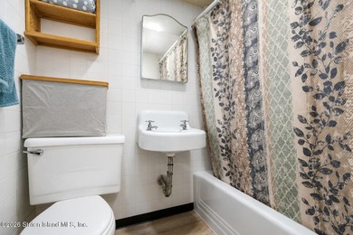 Opportunity awaits in Bensonhurst! This detached 2-family home - photo 16