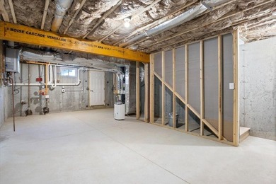 Like-new luxury 2-bedroom, 2.5-bath end-unit townhome in an - photo 25