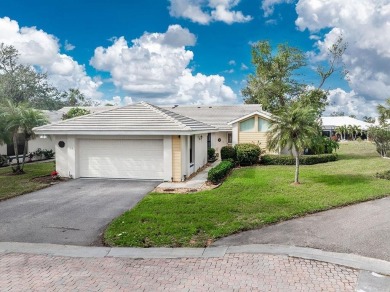 Lake Condo Sale Pending in Venice, Florida