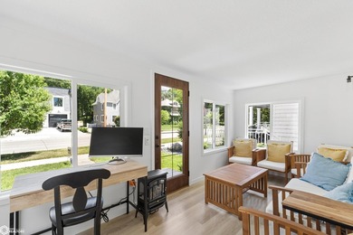 ADORABLE, FULLY REMODELED NORTH SHORE RETREAT! Ideally situated - photo 3