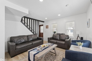 ADORABLE, FULLY REMODELED NORTH SHORE RETREAT! Ideally situated - photo 5