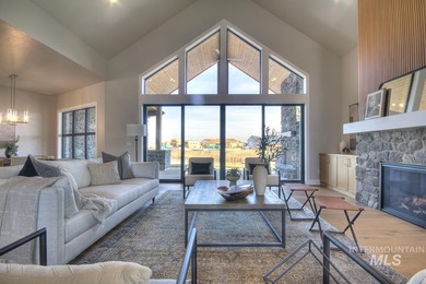Created by Canyon Crest Homes, this gorgeous modern lodge sits - photo 15
