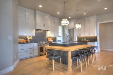 Created by Canyon Crest Homes, this gorgeous modern lodge sits - photo 16