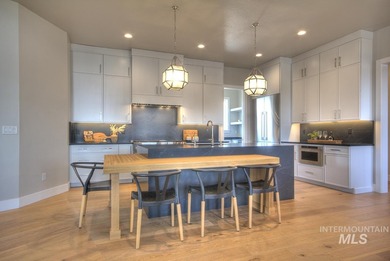 Created by Canyon Crest Homes, this gorgeous modern lodge sits - photo 17