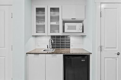 Embrace an easy coastal lifestyle with bayfront charm and - photo 25