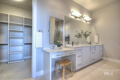 Created by Canyon Crest Homes, this gorgeous modern lodge sits - photo 30
