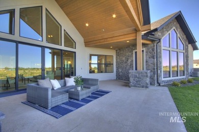 Created by Canyon Crest Homes, this gorgeous modern lodge sits - photo 38