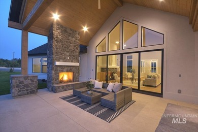 Created by Canyon Crest Homes, this gorgeous modern lodge sits - photo 43