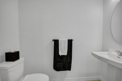 Welcome to this beautifully maintained, move-in ready townhome - photo 9