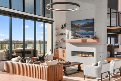 A striking custom-built modern residence overlooking the lake - photo 12
