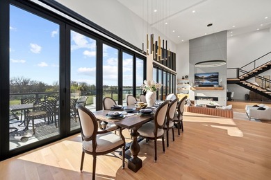 A striking custom-built modern residence overlooking the lake - photo 17