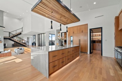 A striking custom-built modern residence overlooking the lake - photo 18