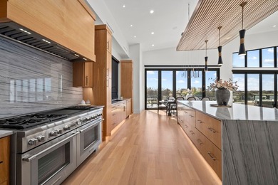A striking custom-built modern residence overlooking the lake - photo 20