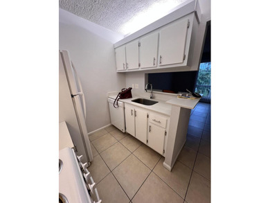 FOR SALE - Investor Friendly Condo! Second-floor 1 bedroom, 1 - photo 23