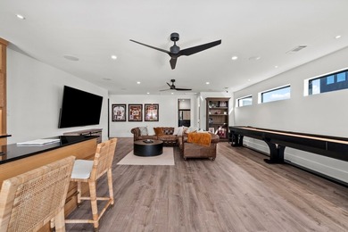A striking custom-built modern residence overlooking the lake - photo 27