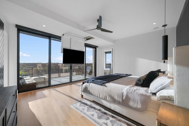 A striking custom-built modern residence overlooking the lake - photo 30