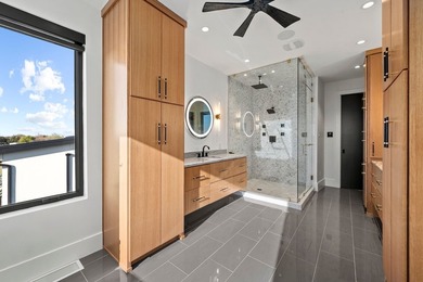 A striking custom-built modern residence overlooking the lake - photo 34