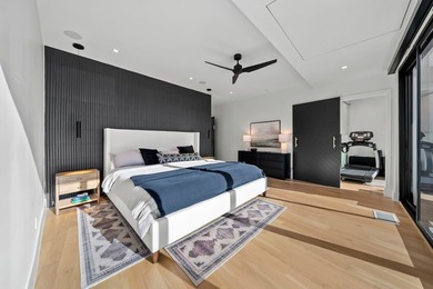 A striking custom-built modern residence overlooking the lake - photo 38