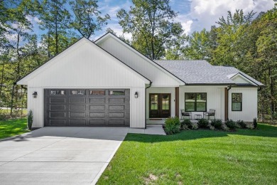 Lake Home For Sale in Crossville, Tennessee