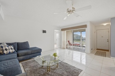 The perfect Delray Beach location with a maintenance-free - photo 2
