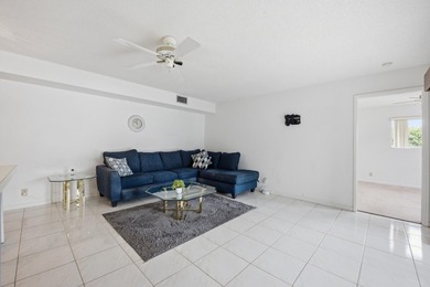 The perfect Delray Beach location with a maintenance-free - photo 3