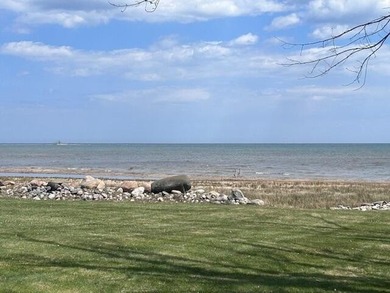 Owned since 2003, the sellers have carefully maintained this - photo 2