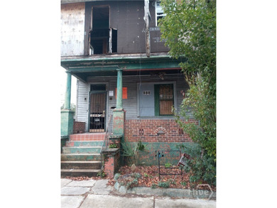 Single family home ready for restoration with additional lot on - photo 2