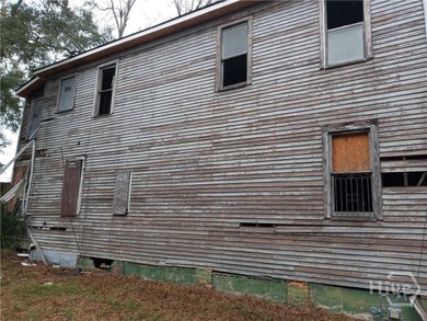 Single family home ready for restoration with additional lot on - photo 3