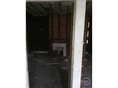 Single family home ready for restoration with additional lot on - photo 6