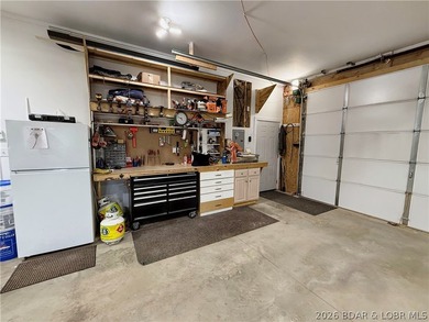 Nestled on 6.1 private acres, this exceptional 2 bed 2 1/2 bath - photo 31