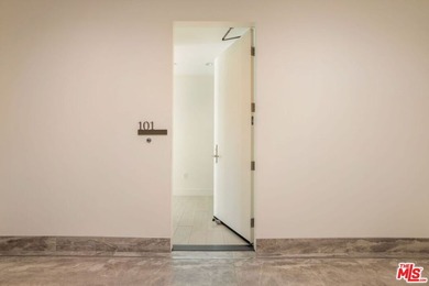 Welcome to 425 Palm in Prime Beverly Hills. Residence 101 offers - photo 2