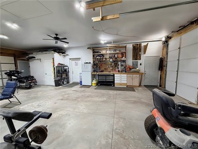 Nestled on 6.1 private acres, this exceptional 2 bed 2 1/2 bath - photo 34