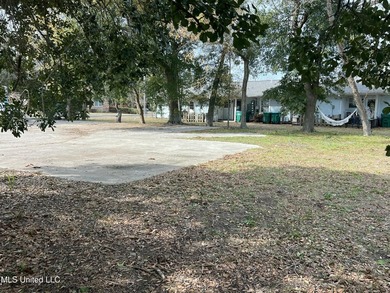 Prime Location!!! One block from US 90 and the beach. This - photo 5