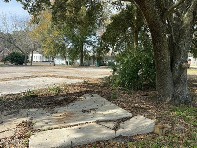 Prime Location!!! One block from US 90 and the beach. This - photo 6