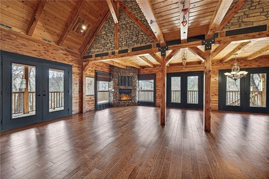 Lakefront retreat on Beaver Lake just 15 minutes from Downtown - photo 3