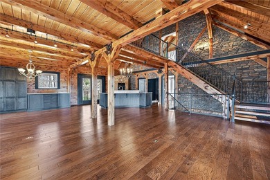 Lakefront retreat on Beaver Lake just 15 minutes from Downtown - photo 4