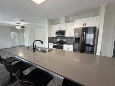 Welcome to a home where comfort, convenience, and lifestyle come - photo 2
