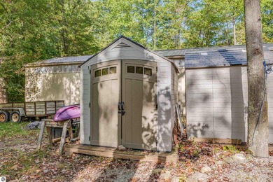 Discover the perfect getaway with this inviting two-bedroom - photo 3
